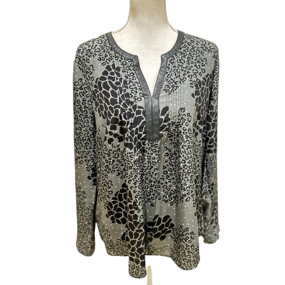 Daniel Rainn Gray Black Leopard animal Print Blouse split neck pleather large - Picture 1 of 10